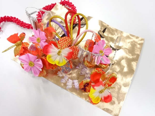 JAPANESE KIMONO / ANTIQUE HAIR ACCESSORY SET / TSUMAMI CRAFT